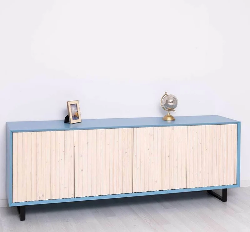 Großes TV-Board aus Massivholz | Sideboard mit geschlossener Front