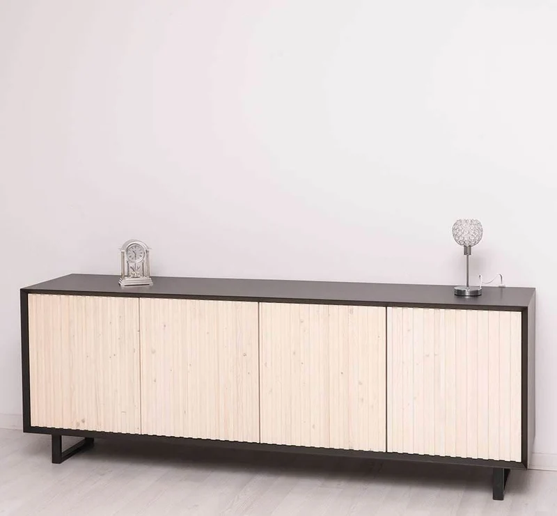 Großes TV-Board aus Massivholz | Sideboard mit geschlossener Front
