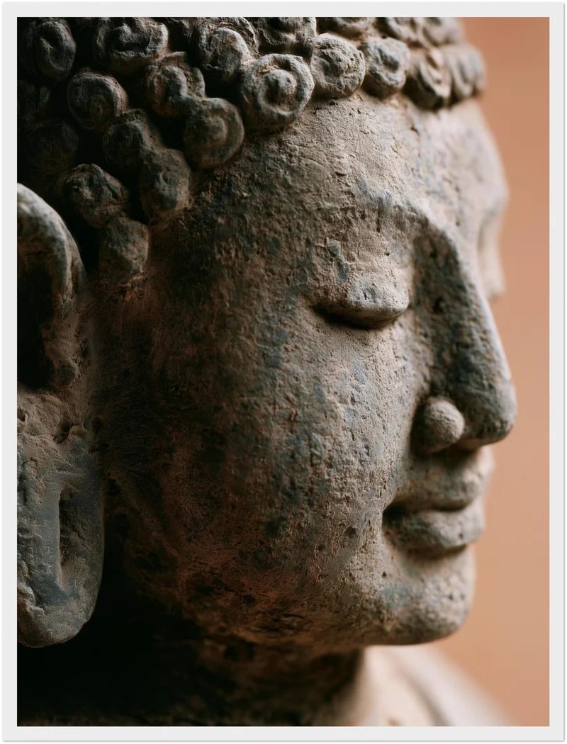 Stiller Buddha im Profil Poster
