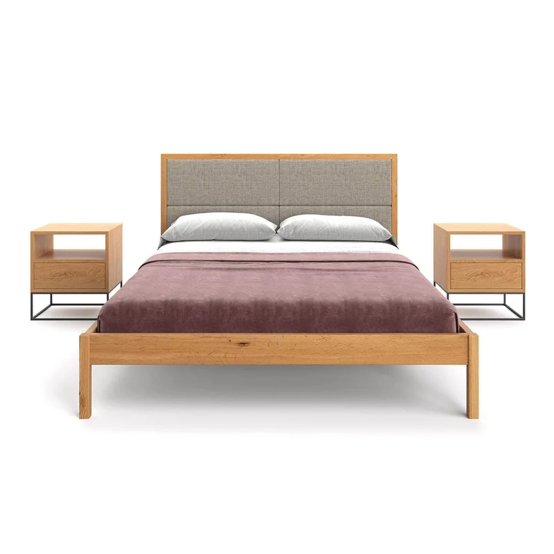 Schlafzimmer-Set | Schlankes Bett aus massiver Eiche mit Textil Kopfteil in verschiedenen Farben mit zwei Nachttischen | Moon