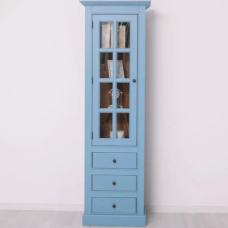 Schlanke Vitrine aus Massivholz mit 3 Schubladen