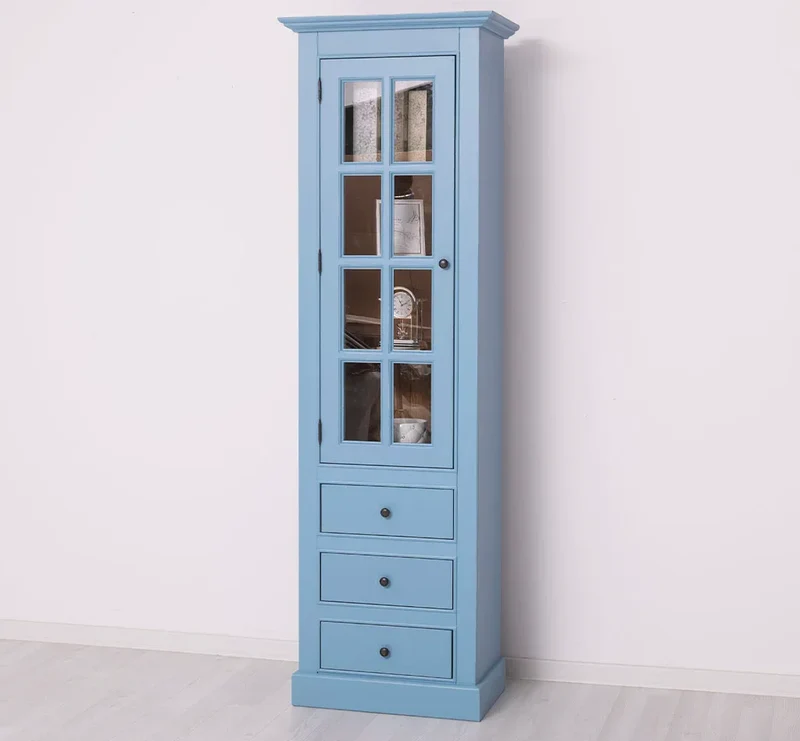 Schlanke Vitrine aus Massivholz mit 3 Schubladen
