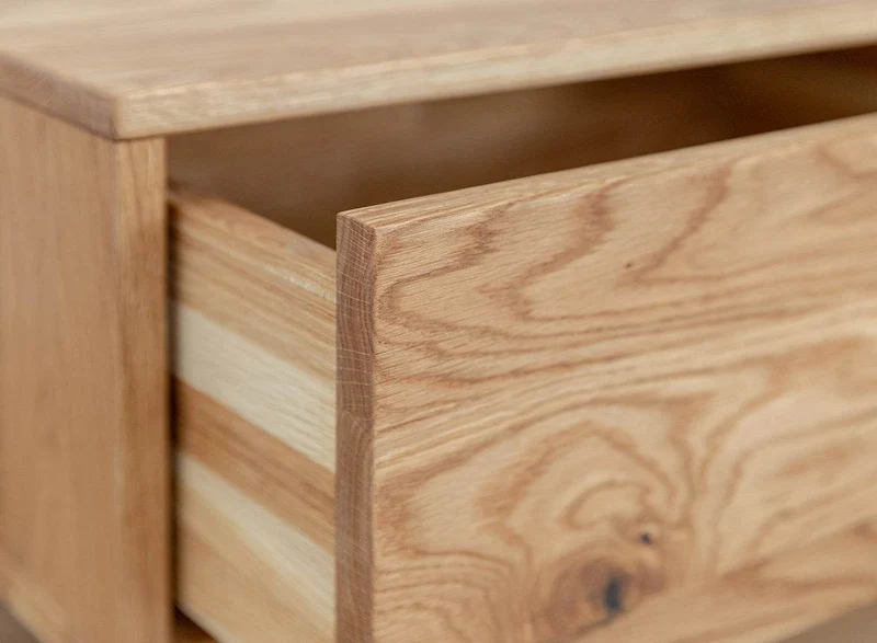 Couchtisch Collodi aus massiver Wildeiche mit Schublade
