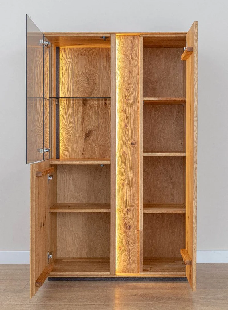 Beleuchtetes Sideboard Collodi aus massiver Wildeiche mit Rückwand in grober Holzstruktur