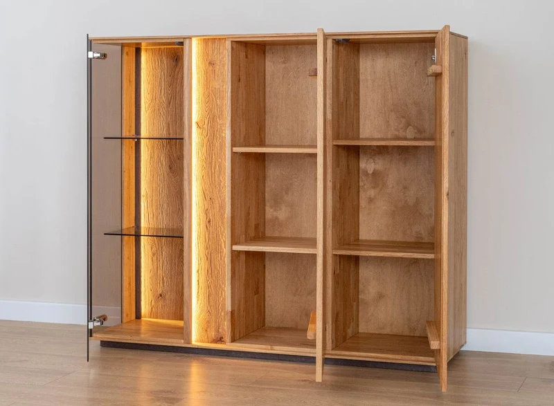 Beleuchtetes Sideboard Collodi aus massiver Wildeiche mit Rückwand in grober Holzstruktur