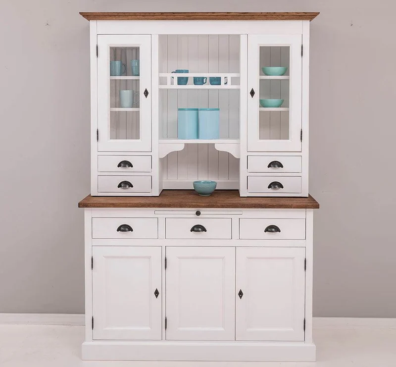 Küchen- und Buffetschrank aus Massivholz im Landhausstil - Eichenakzente