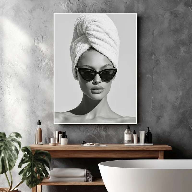 Frau mit Handtuch und Sonnenbrille Poster