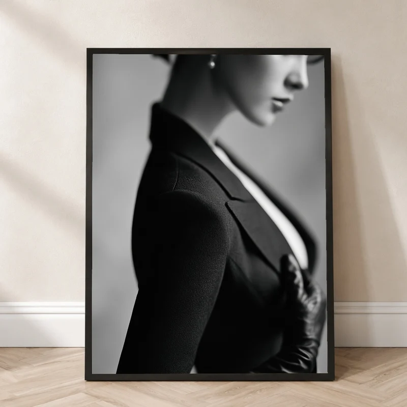 Frau im schwarzen Blazer Poster