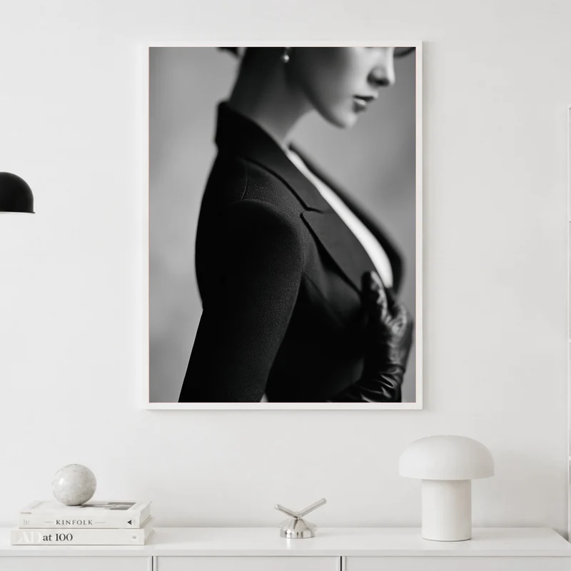 Frau im schwarzen Blazer Poster