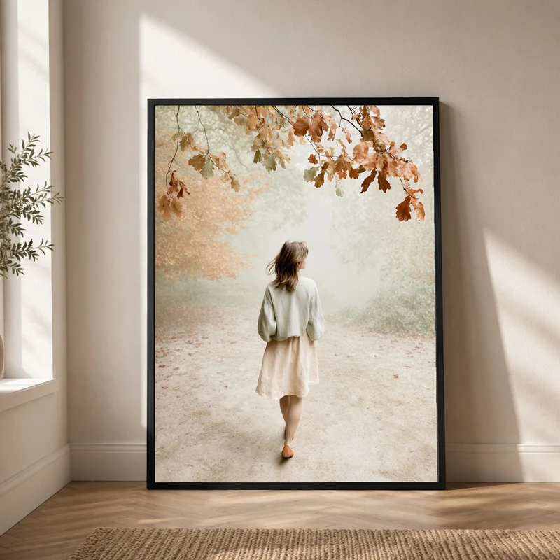 Frau im Herbstwald Poster