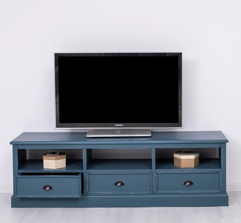 Großes TV-Board aus Massivholz mit drei Schubladen