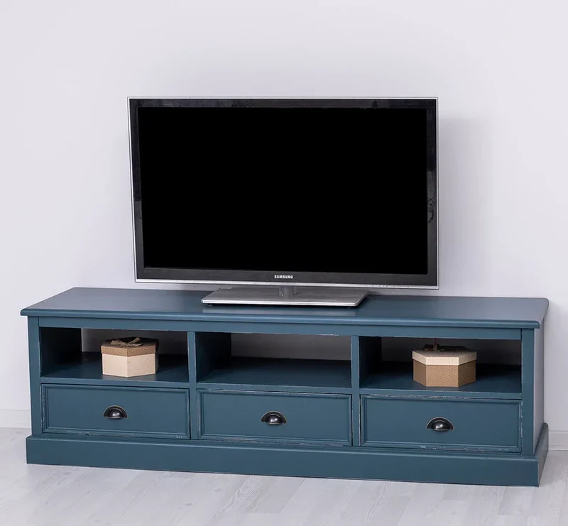 Großes TV-Board aus Massivholz mit drei Schubladen