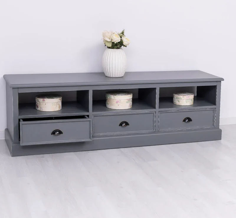 Großes TV-Board aus Massivholz mit drei Schubladen