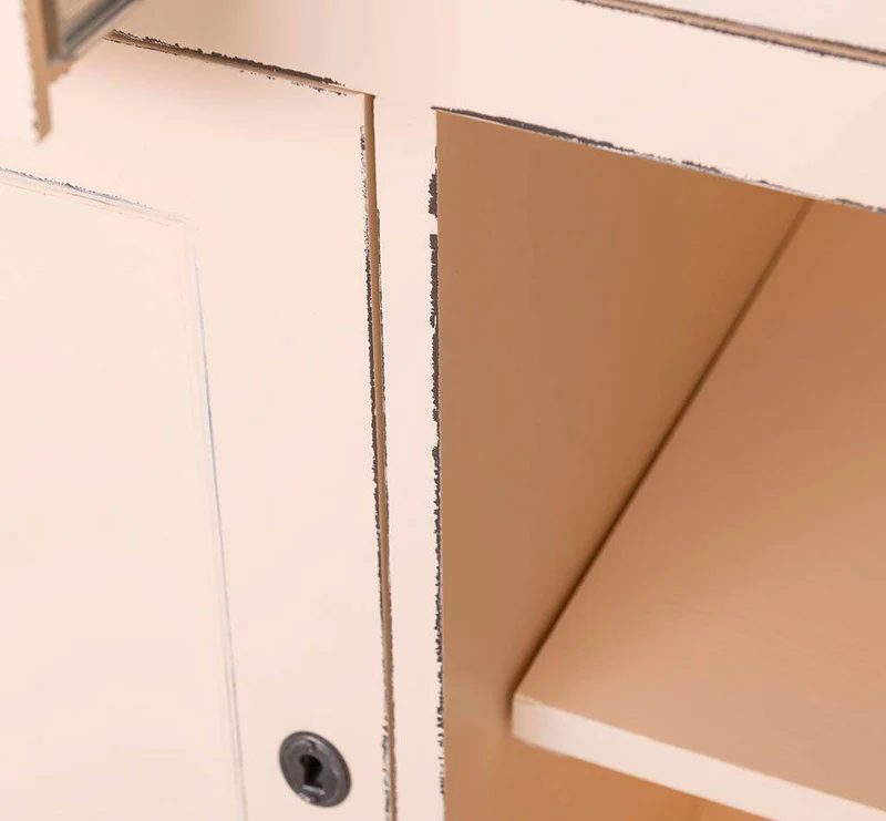 Sideboard aus Massivholz mit 4 Schubladen und 2 Türen und mittigem Auszug