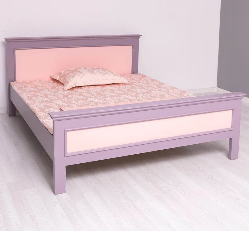 Bett aus Massivholz im Landhausstil ohne Schubladen