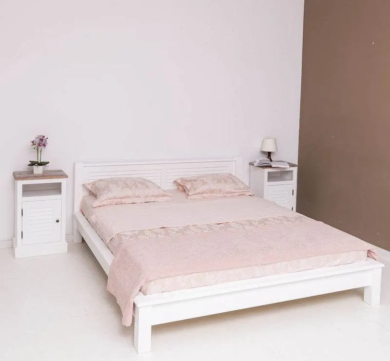 Schlafzimmer-Set - Bett aus Massivholz mit zwei Nachttischen