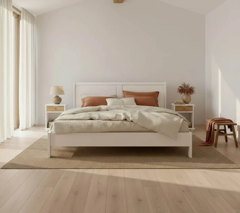 Schlafzimmer-Set bestehend aus Massivholzbett 180 und zwei Nachttischen