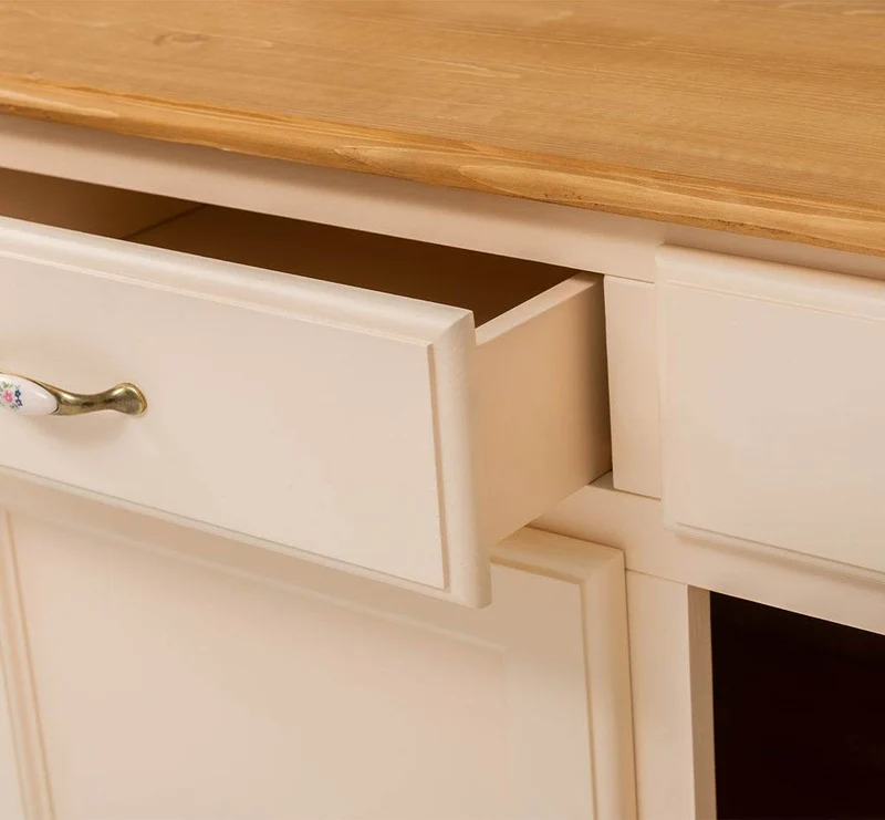Massives Sideboard mit zwei Schubladen und Schranktüren