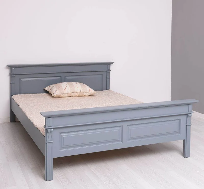 Landhausbett aus Massivholz mit Ornamenten | Luxuriöses Bett mit Fräsungen