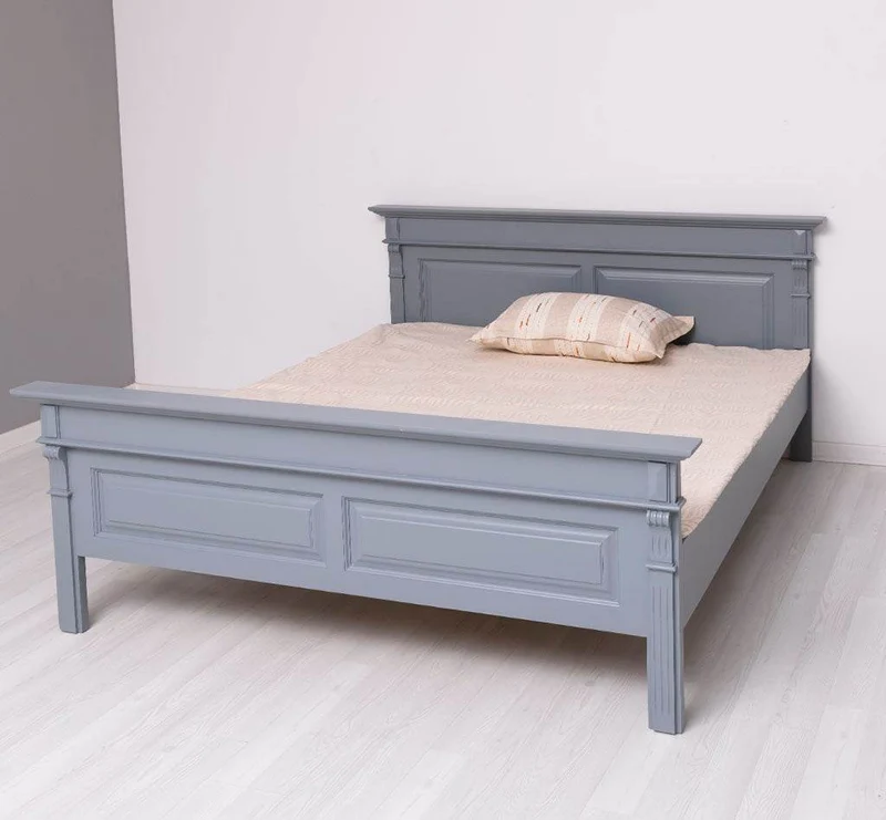 Landhausbett aus Massivholz mit Ornamenten | Luxuriöses Bett mit Fräsungen