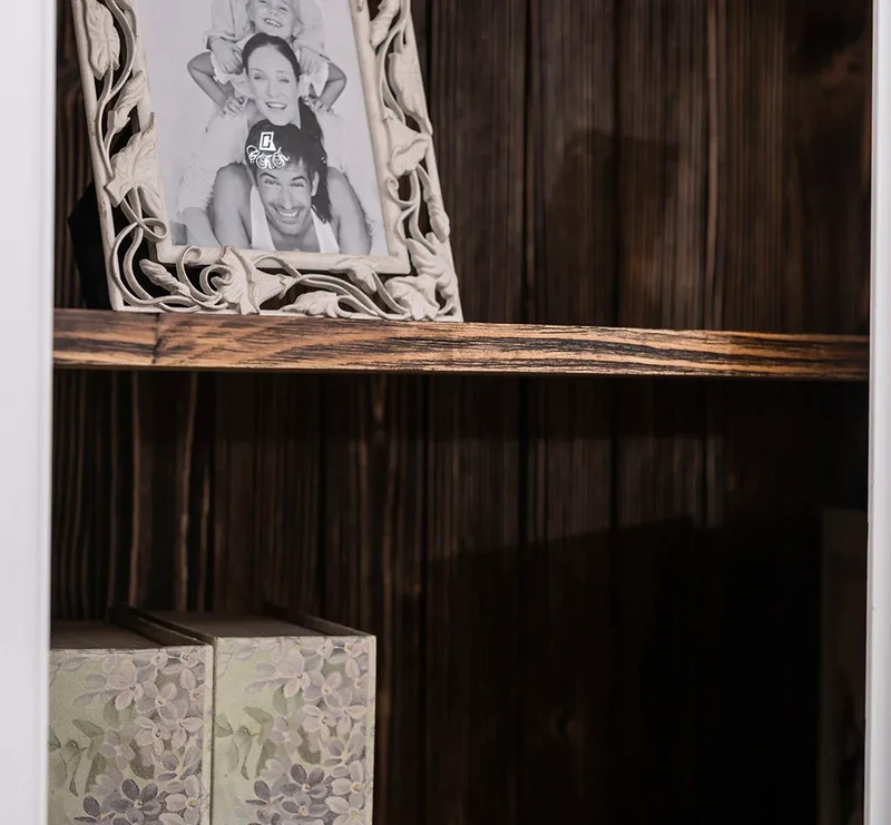 Landhaus Bücherschrank aus Massivholz | 4-türige Vitrine