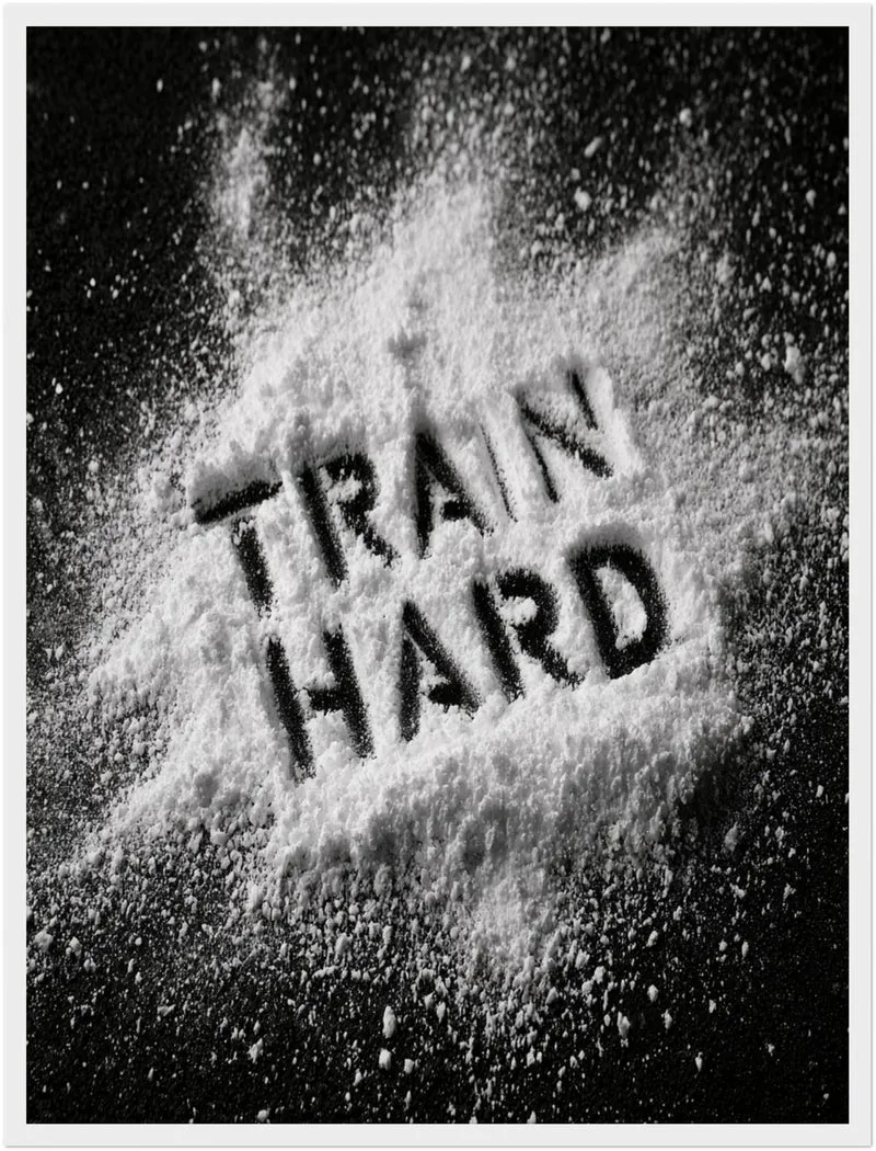 Train Hard Pulver-Schrift Poster