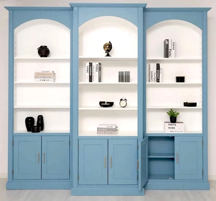Gewölbte Wohnwand aus Massivholz - 250 cm hohe Bücherwand - Bibliothek