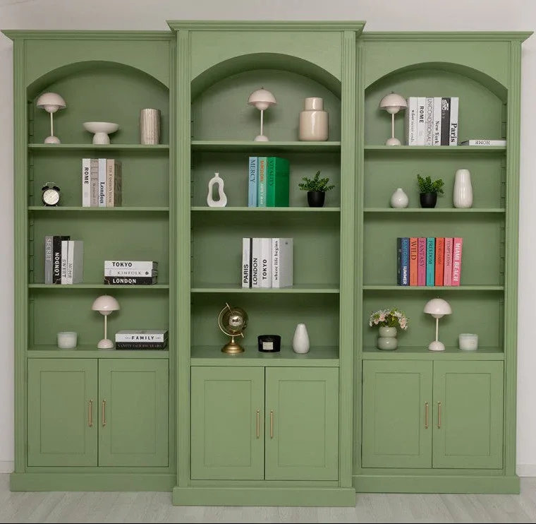 Gewölbte Wohnwand aus Massivholz - 250 cm hohe Bücherwand - Bibliothek
