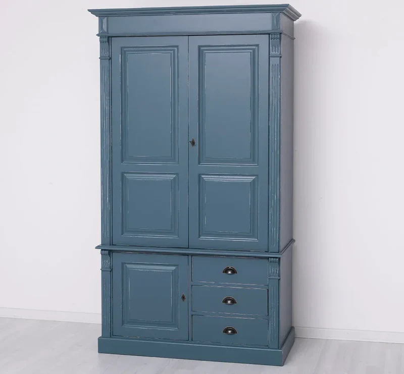 Schmaler Kleiderschrank aus Massivholz mit drei Schubladen