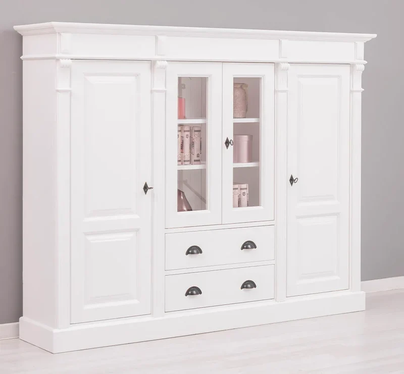 Wohnschrank aus Massivholz im Landhausstil mit Türen und Schubladen
