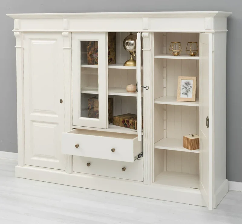 Wohnschrank aus Massivholz im Landhausstil mit Türen und Schubladen