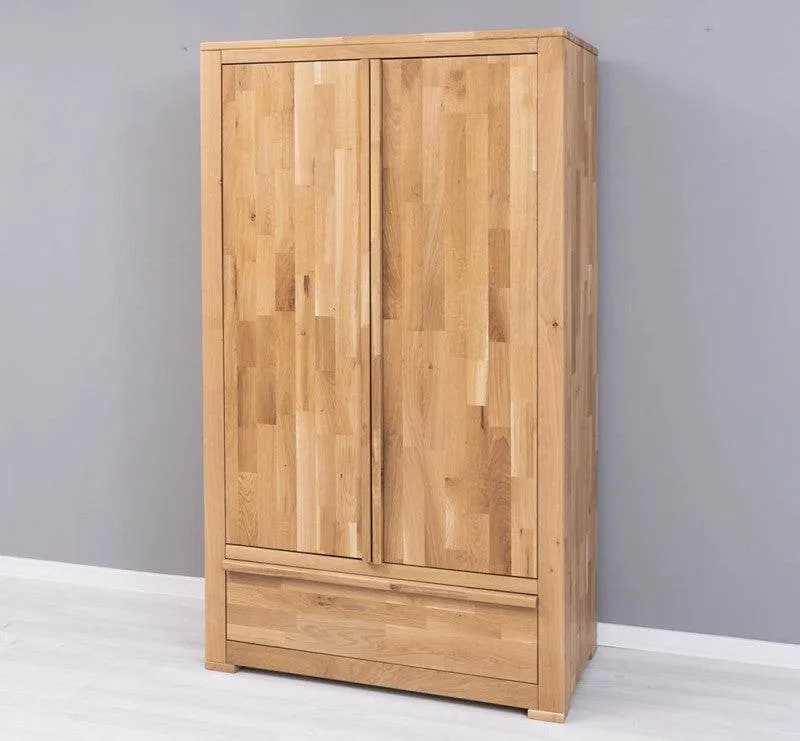 Moderner Kleiderschrank aus massiver Wildeiche