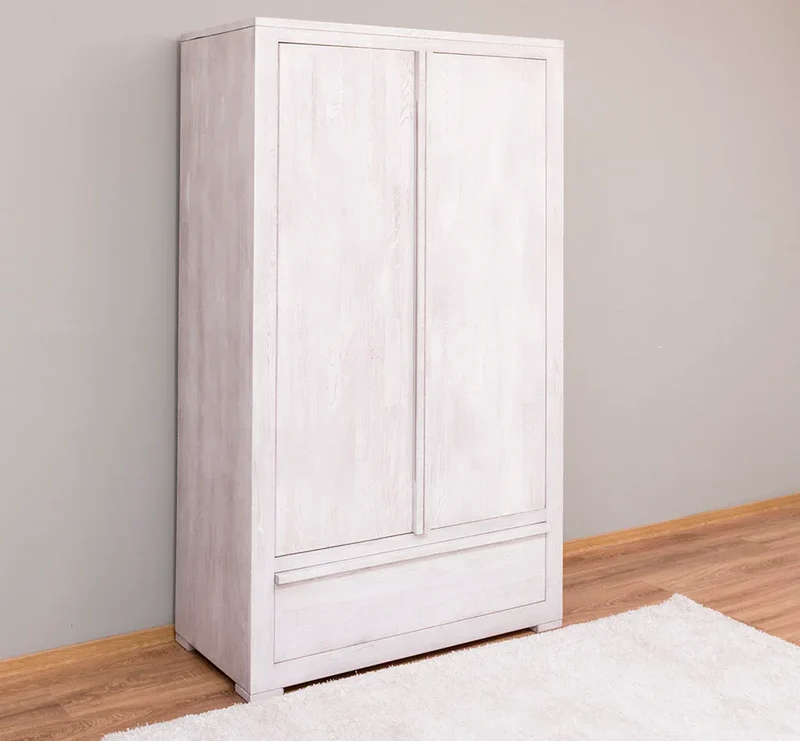 Moderner Kleiderschrank aus massiver Wildeiche