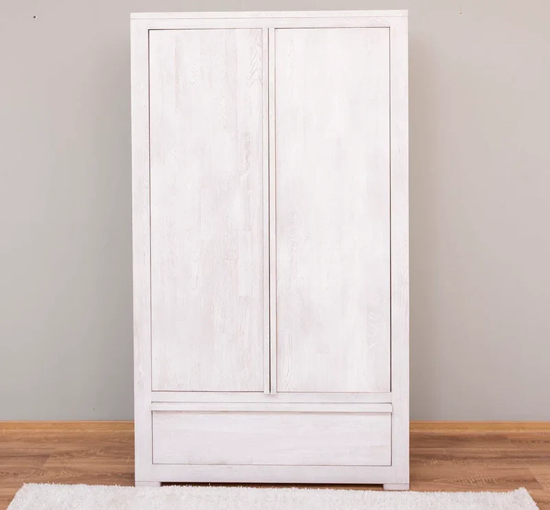 Moderner Kleiderschrank aus massiver Wildeiche