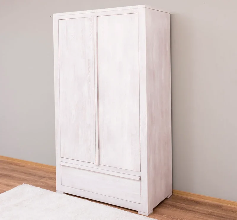 Moderner Kleiderschrank aus massiver Wildeiche