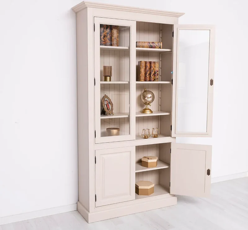 Vitrinenschrank aus Massivholz mit vier Regalböden