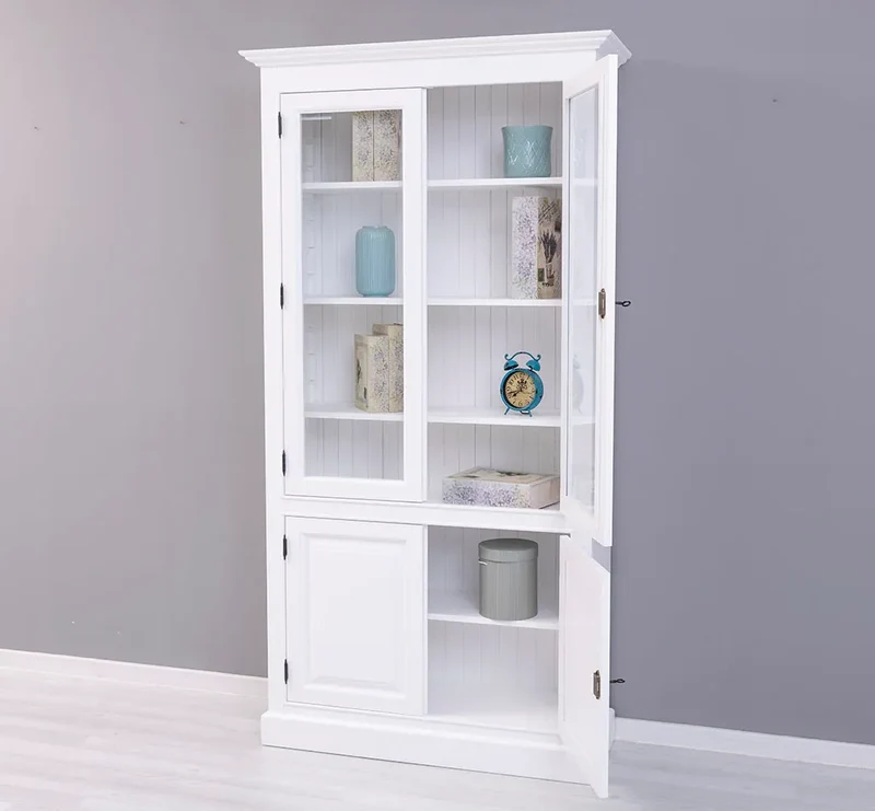 Vitrinenschrank aus Massivholz mit vier Regalböden