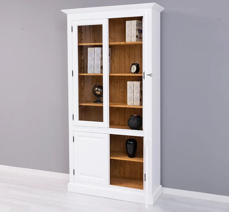 Vitrinenschrank aus Massivholz mit vier Regalböden
