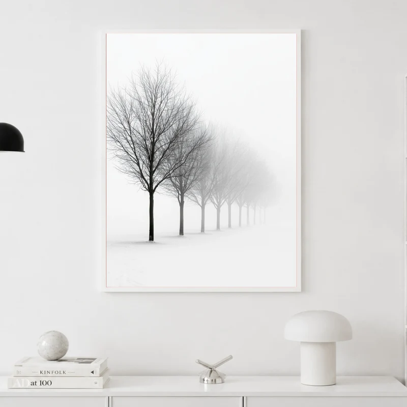 Baumreihe im Winternebel Poster