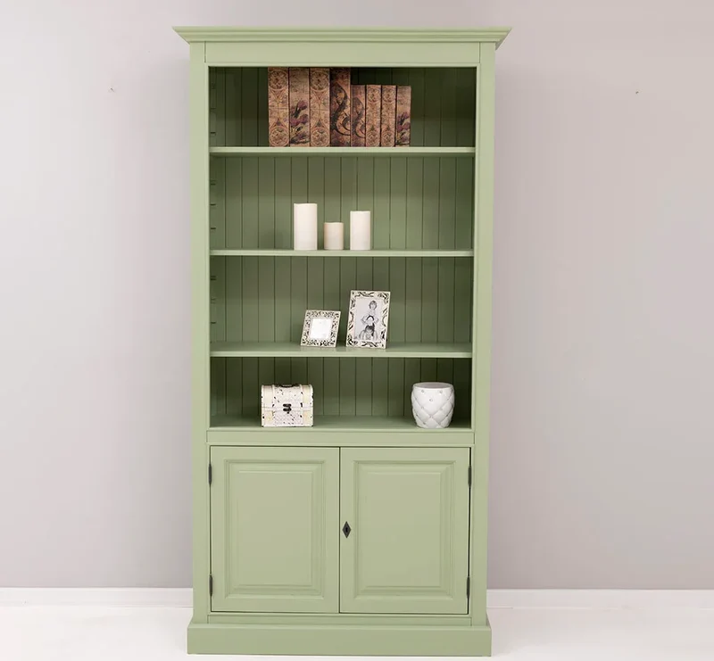 Landhaus Bücherregal aus Massivholz mit Schranktüren in verschiedenen Farben