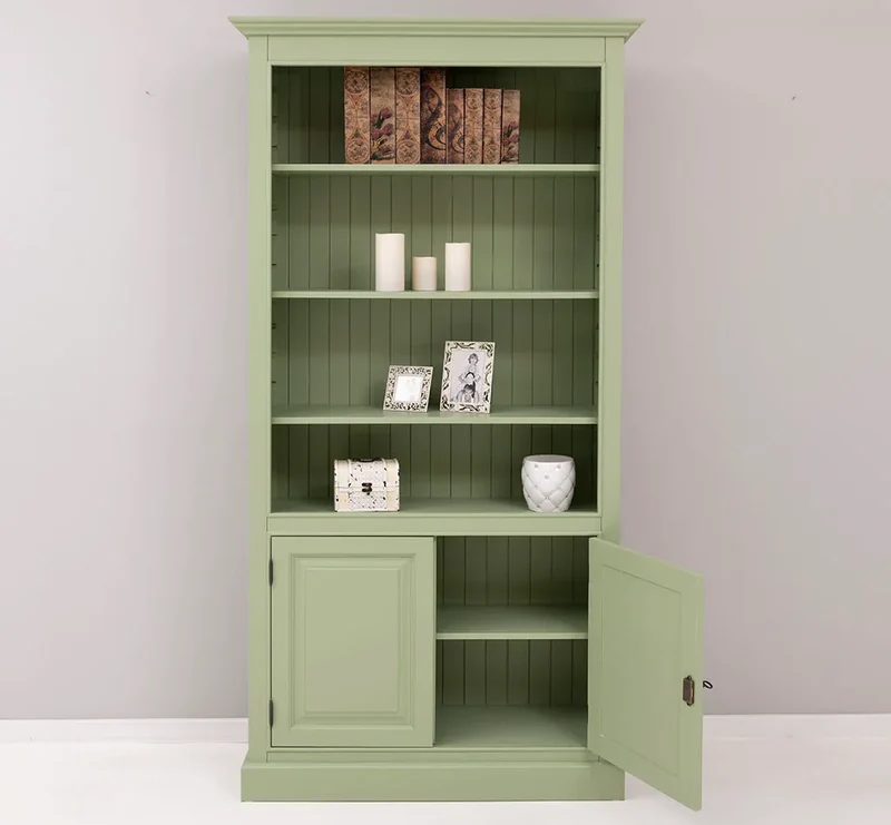 Landhaus Bücherregal aus Massivholz mit Schranktüren in verschiedenen Farben