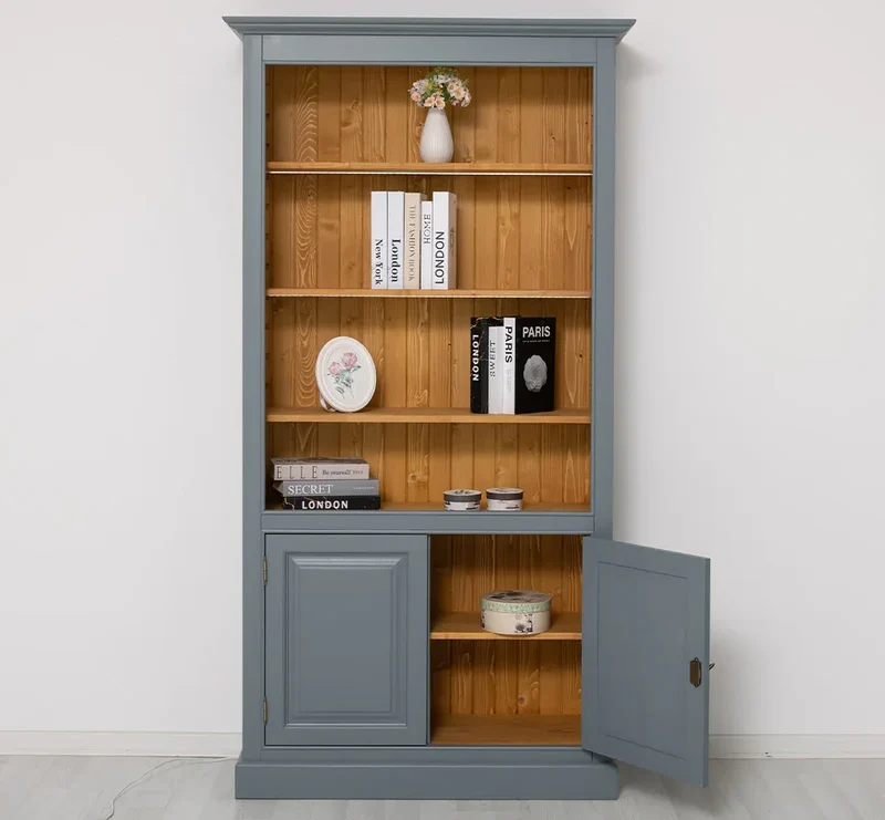 Landhaus Bücherregal aus Massivholz mit Schranktüren in verschiedenen Farben