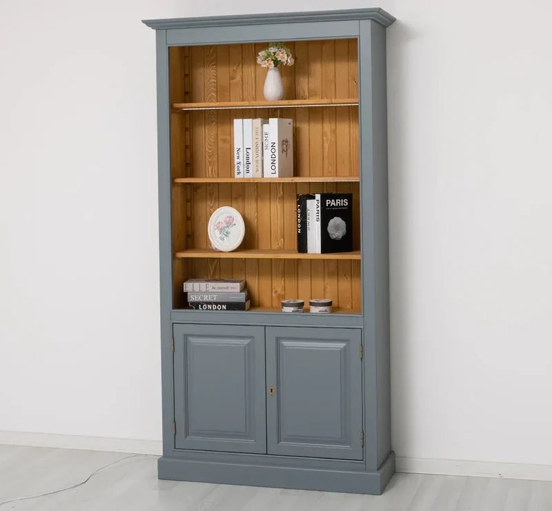 Landhaus Bücherregal aus Massivholz mit Schranktüren in verschiedenen Farben