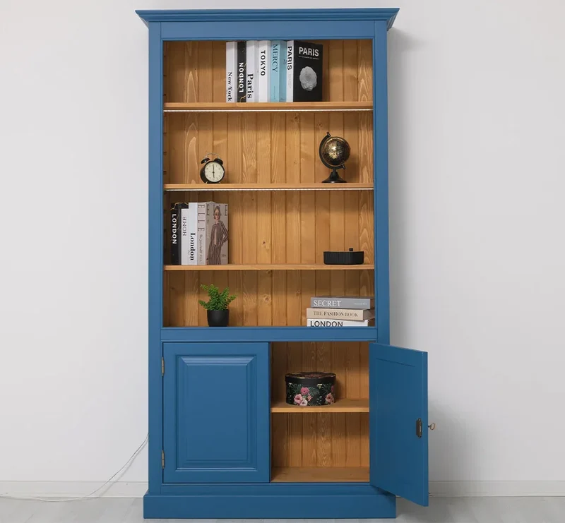 Landhaus Bücherregal aus Massivholz mit Schranktüren in verschiedenen Farben
