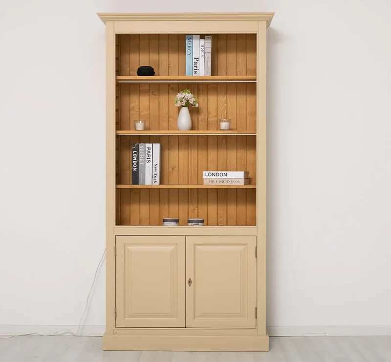 Landhaus Bücherregal aus Massivholz mit Schranktüren in verschiedenen Farben