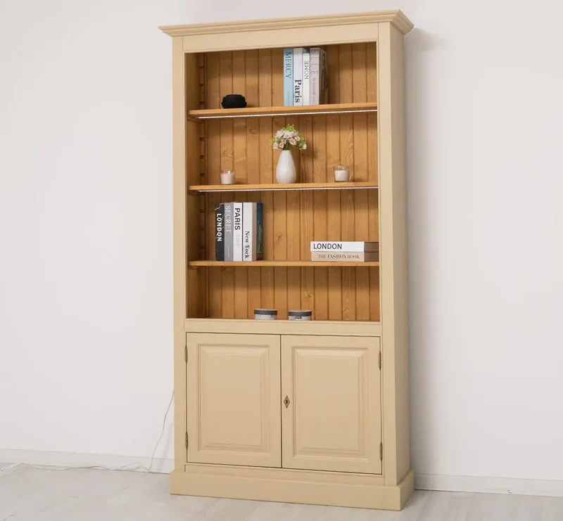 Landhaus Bücherregal aus Massivholz mit Schranktüren in verschiedenen Farben
