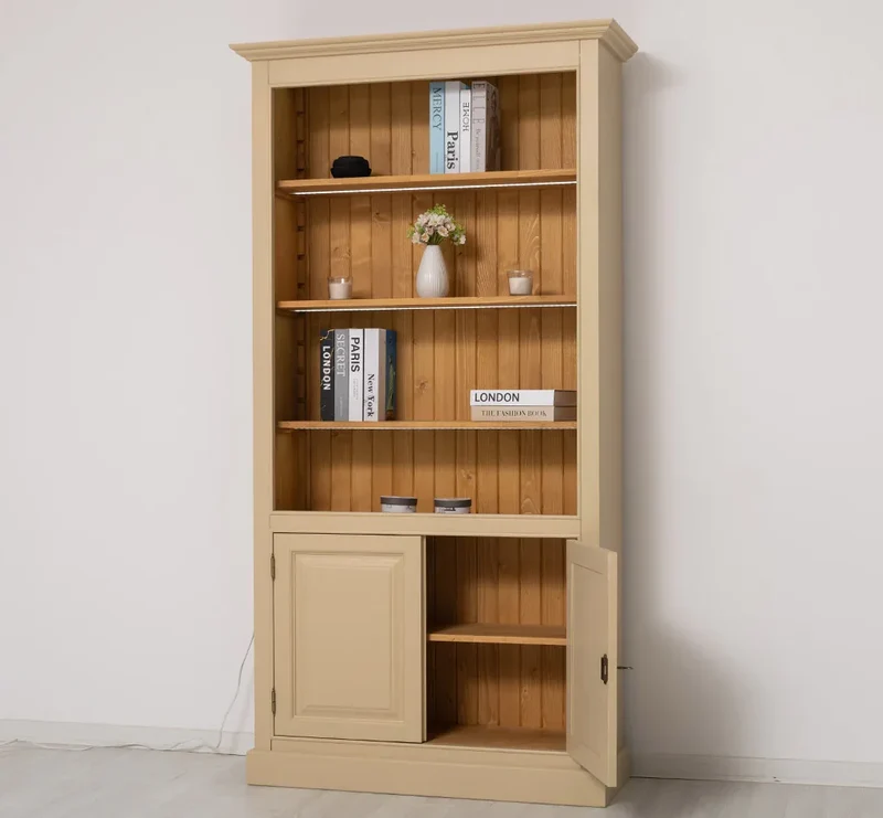 Landhaus Bücherregal aus Massivholz mit Schranktüren in verschiedenen Farben