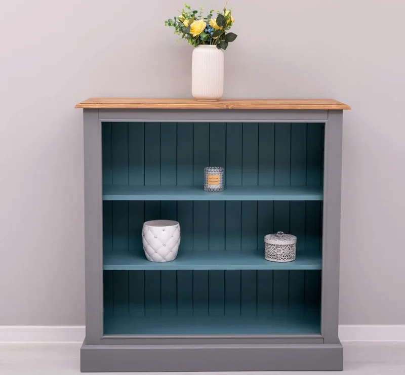 Bücherregal aus Massivholz im Landhausstil in verschiedenen Farben