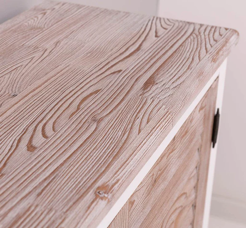 Sideboard aus Massivholz mit Lamellentüren | Kommode mit vier Türen und Knopfgriffen