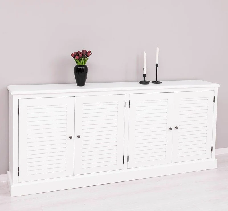 Sideboard aus Massivholz mit Lamellentüren | Kommode mit vier Türen und Knopfgriffen